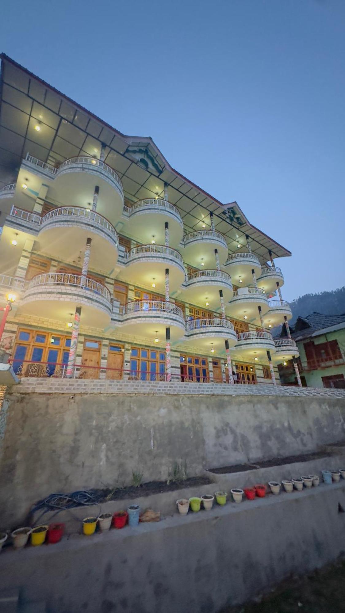 Eyesky, Tosh Hotel Exterior photo